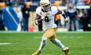 November 7 2015: Notre Dame Fighting Irish linebacker Jaylon Smith (9) drops back into coverage during the second half in the game between the Notre Dame Fighting Irish and the Pittsburgh Panthers at Heinz Field in Pittsburgh, Pennsylvania (Photo by Justin Berl/Icon Sportswire)