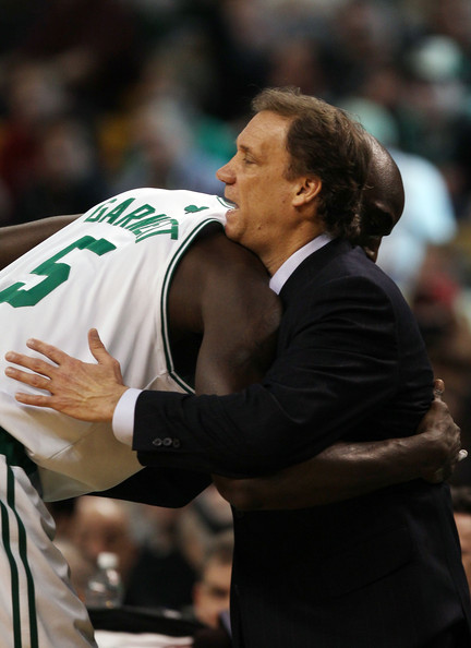 Flip Saunders hugs KG