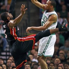 avery bradley blocks dwyane wade