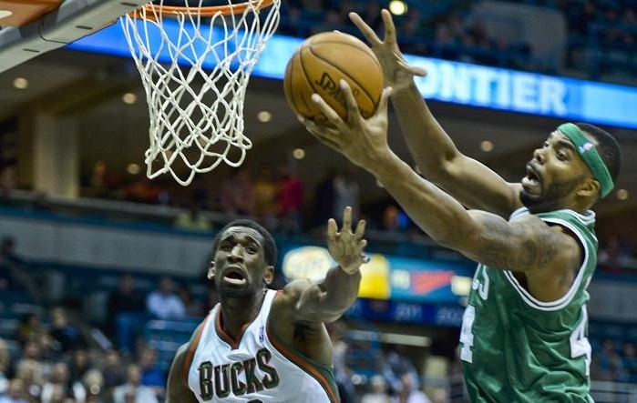 wilcox rebounds against milwaukee