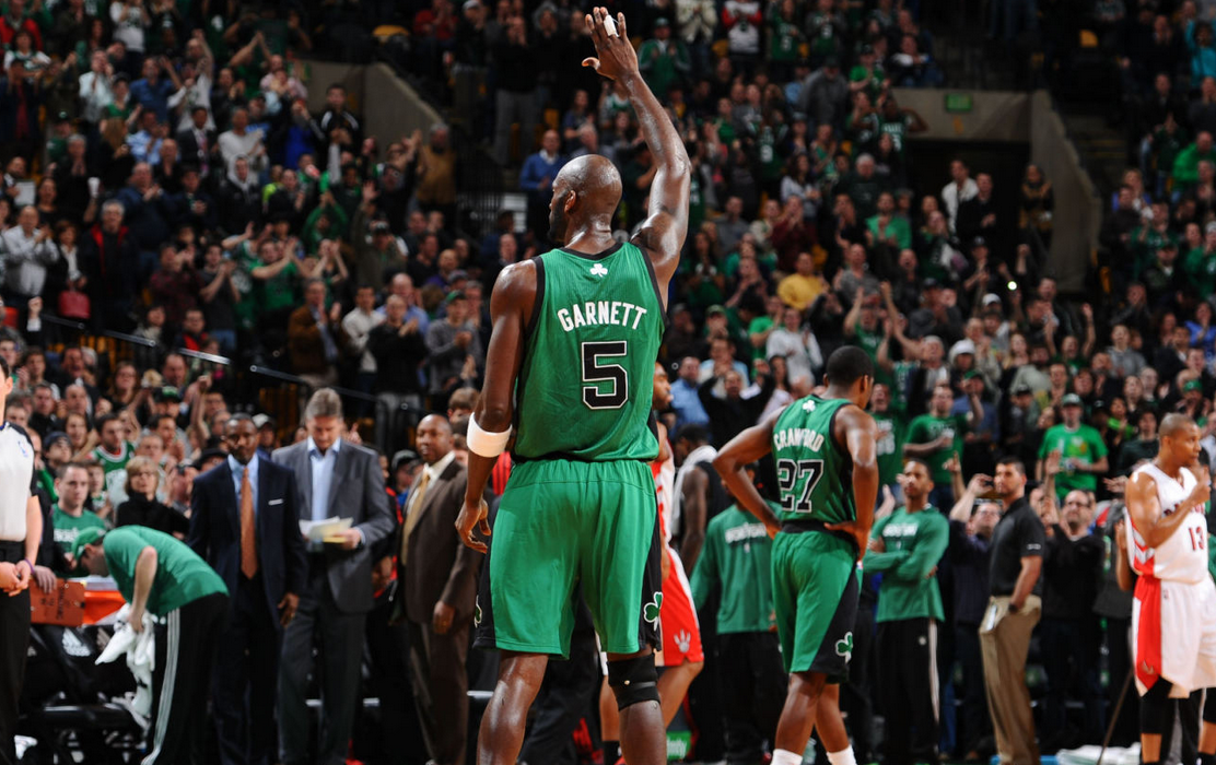 garnett waving