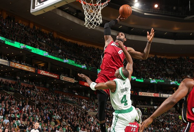 LeBron-James-Dunk-on-Jason-Terry