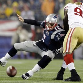 brady fumble niners