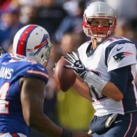 brady throwing bills