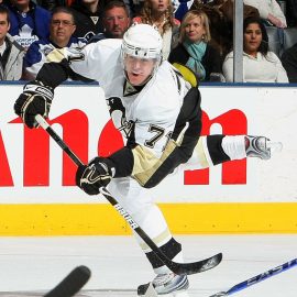 c73fcb28e97bab712ddb785bc9394842-getty-83388730ds012_pens_leafs