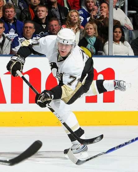 c73fcb28e97bab712ddb785bc9394842-getty-83388730ds012_pens_leafs