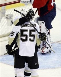capt.1d73282ee48a49fcbdba2ceeee19037e.penguins_capitals_hockey_vzn107