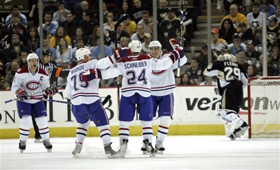 capt.24eaa559aaa9490eaaac8b29eb30207d.canadiens_penguins_hockey_paks104