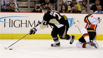 capt.455098e22bfd45a9a26b8fcf5b750f70.flames_penguins_hockey_pagp104