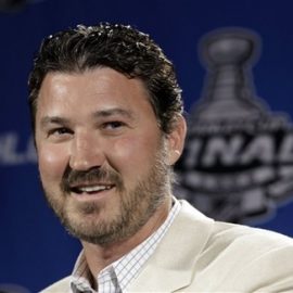 capt.a2ec76136dda4b6792d7031e0dc4cbec.stanley_cup_penguins_red_wings_hockey_mimh104