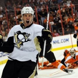 capt.b50d61aca06241c3acd229583b6bd235.penguins_flyers_hockey_pamp102