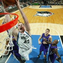 kevin love dunking kings