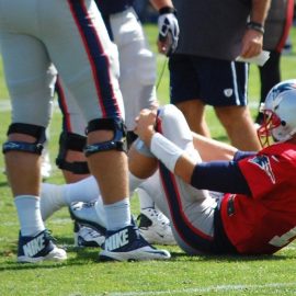tom brady knee