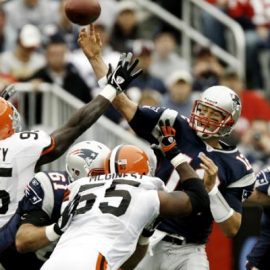 tom brady throwing browns