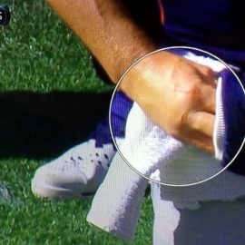 tom brady throwing hand