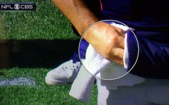 tom brady throwing hand