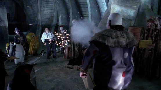 batmanreturnspenguinshots2