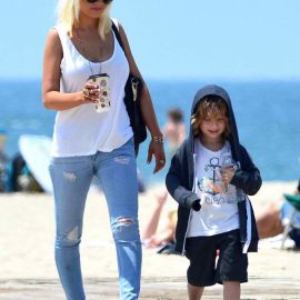christina-aguilera-pirates-hat-again2