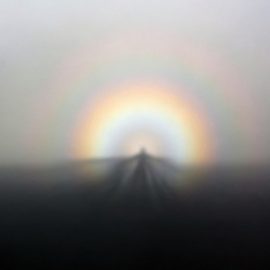 Solar_glory_and_Spectre_of_the_Brocken_from_GGB_on_07-05-2011