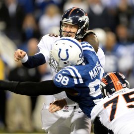 robert mathis Ron Chenoy-USA TODAY