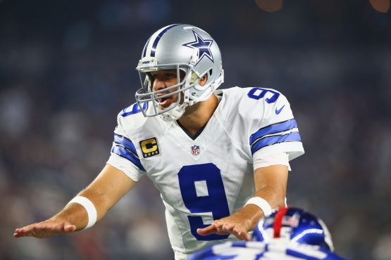 at AT&T Stadium on September 13, 2015 in
Arlington, Texas.