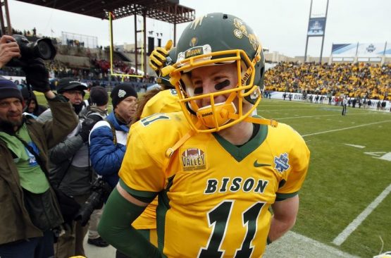 carson-wentz-ncaa-football-fcs-championship-jacksonville-state-vs-north-dakota-state-2-850x560