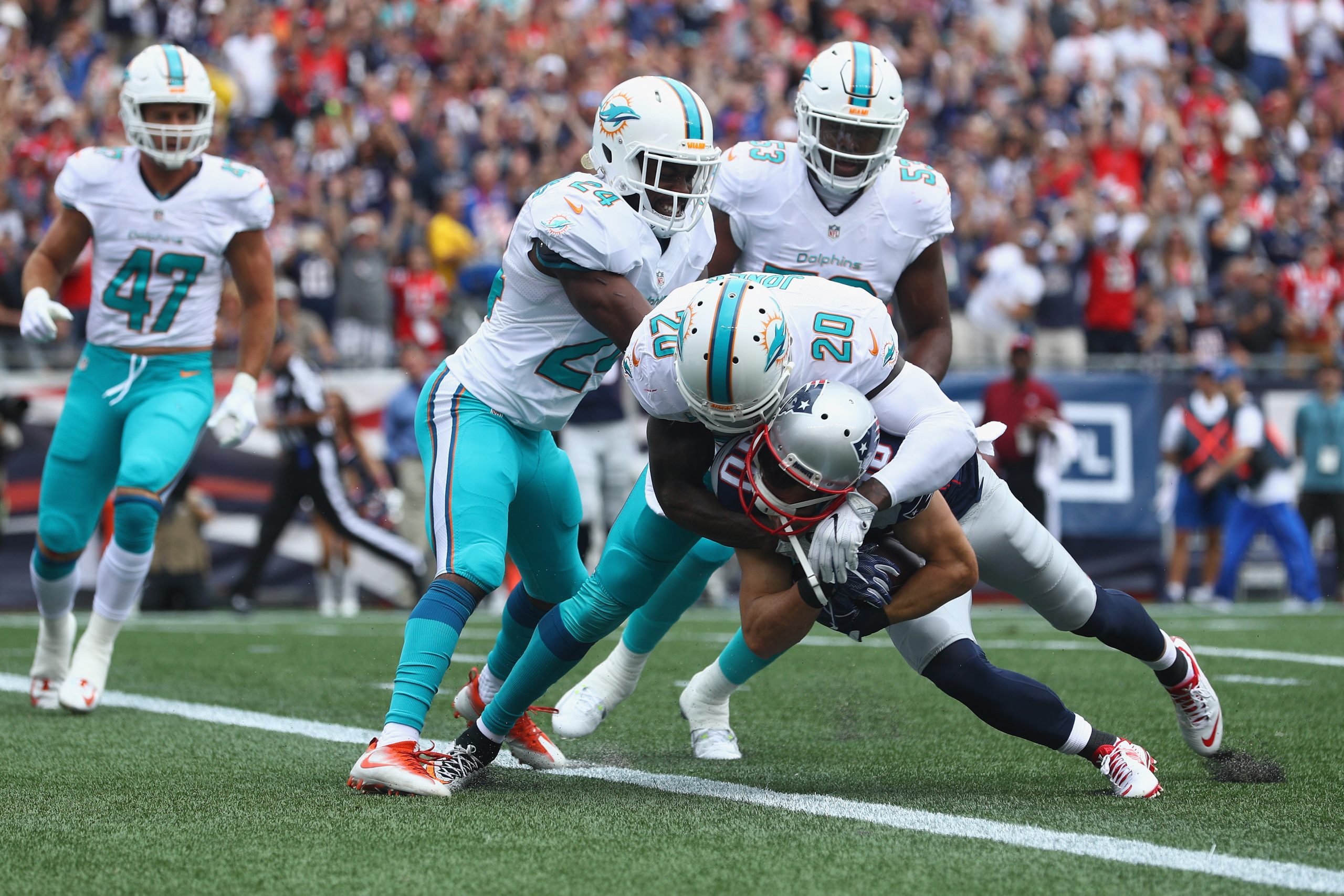 Miami Dolphins v New England Patriots