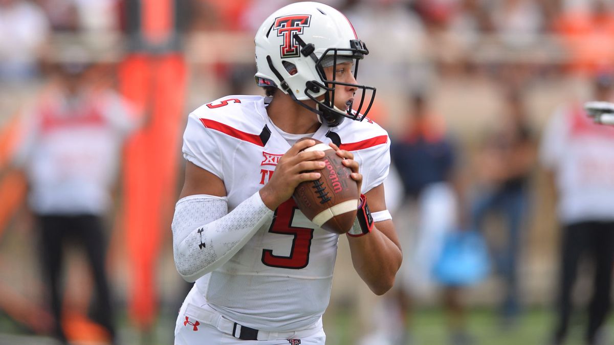 091915-cfb-texas-tech-patrick-mahomes-pi-ssm-vresize-1200-675-high-27
