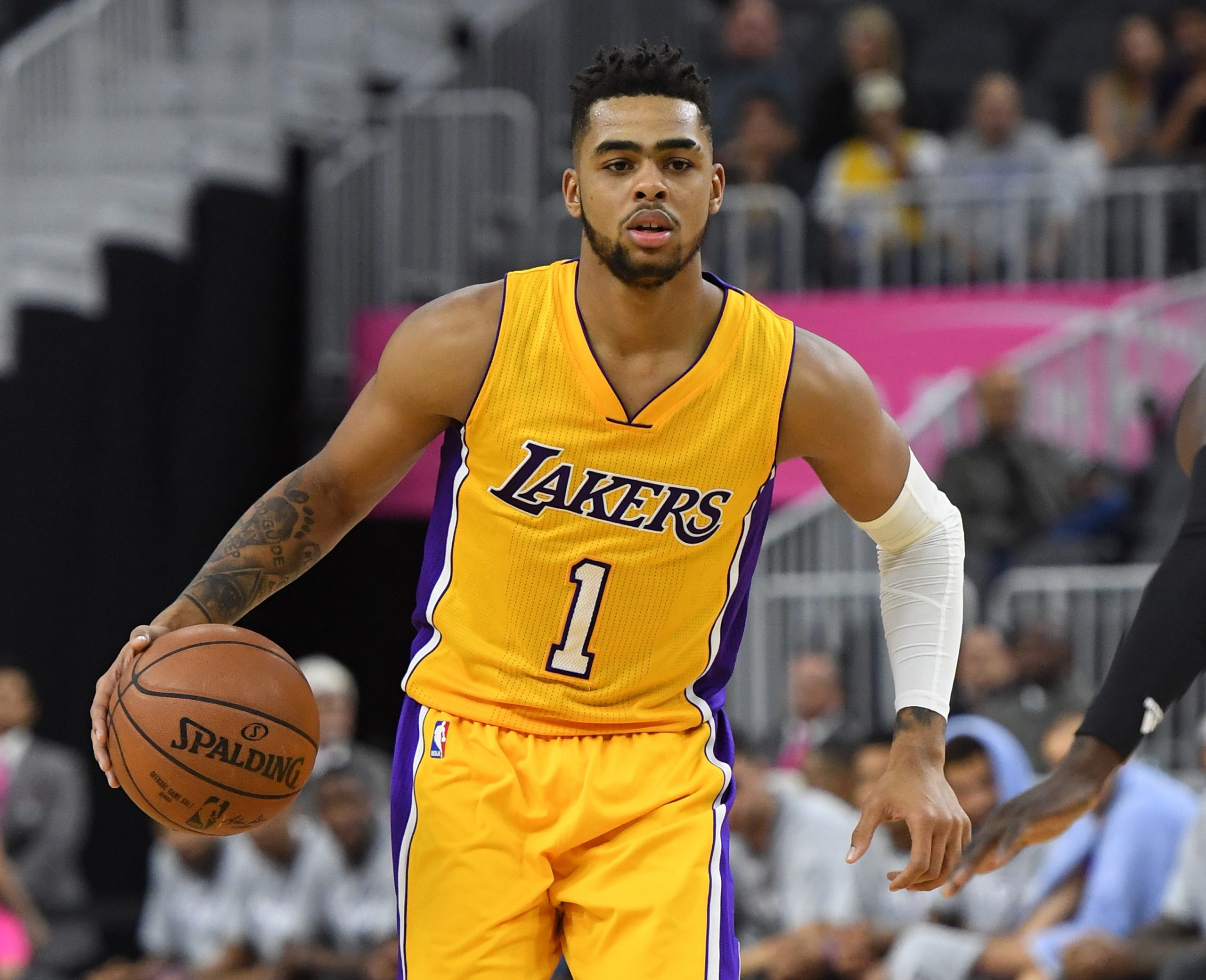 Sacramento Kings v Los Angeles Lakers