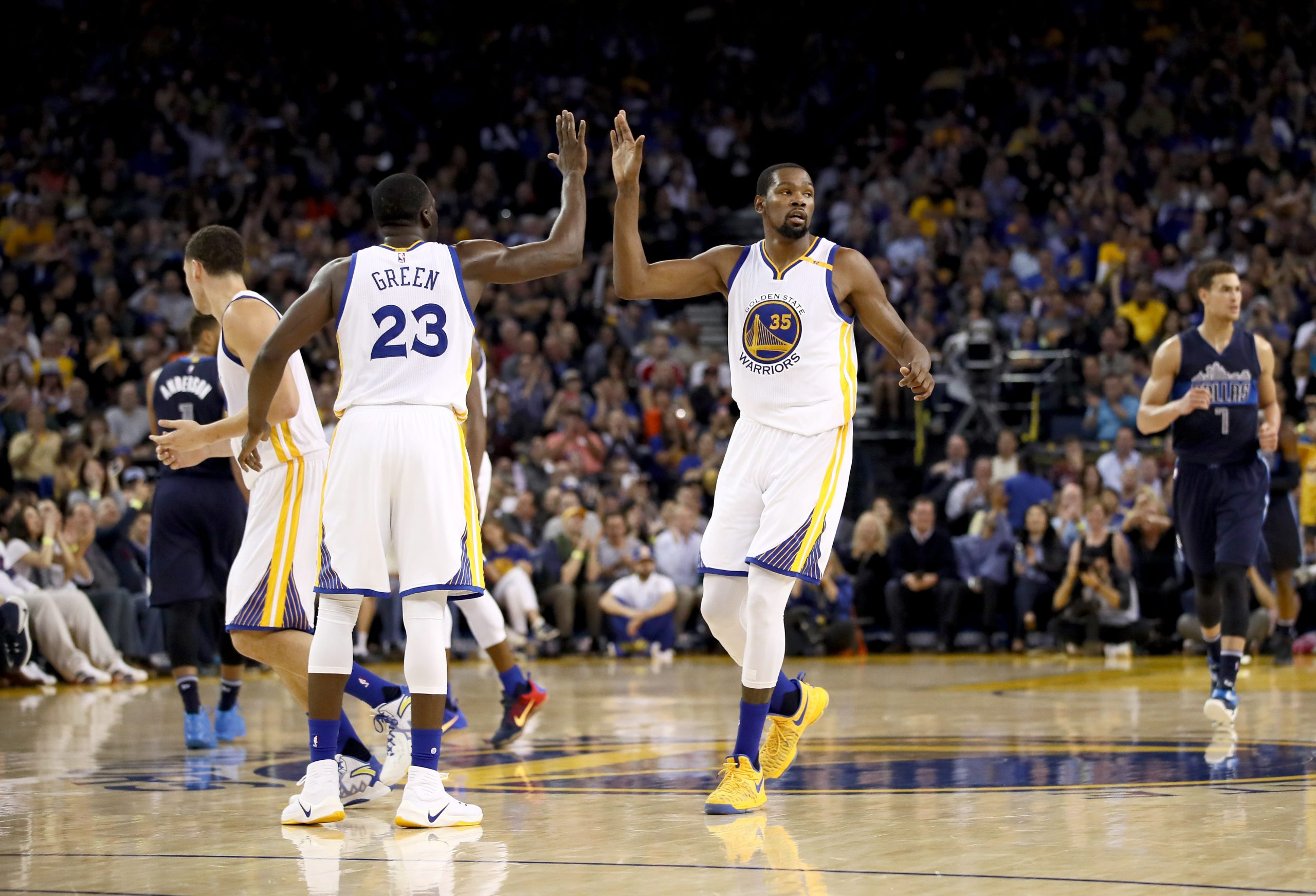 Dallas Mavericks v Golden State Warriors