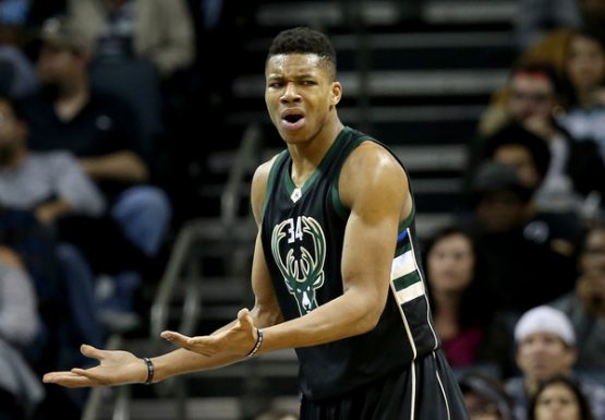 giannisantetokounmpomilwaukeebucksvcharlotte4wqf49h5-3l