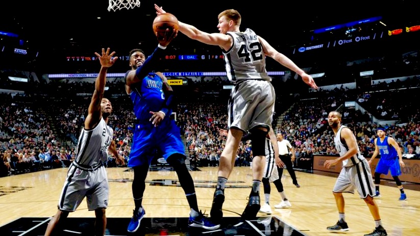 Dallas Mavericks v San Antonio Spurs