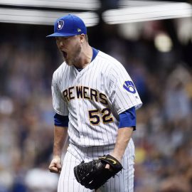 Los Angeles Dodgers v Milwaukee Brewers