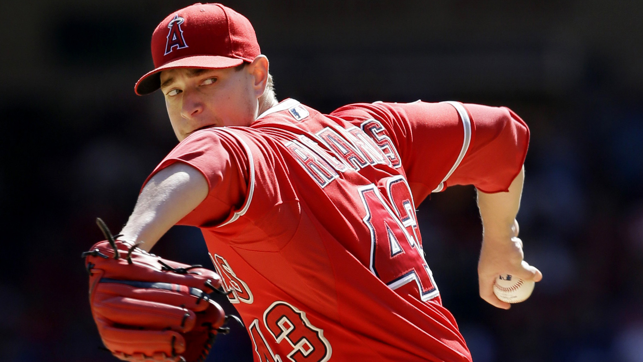 la-sp-sn-angels-pitcher-garrett-richards-signs-for-6-425-million-avoids-arbitration-20160121