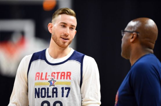 9883932-nba-all-star-practice-850x560