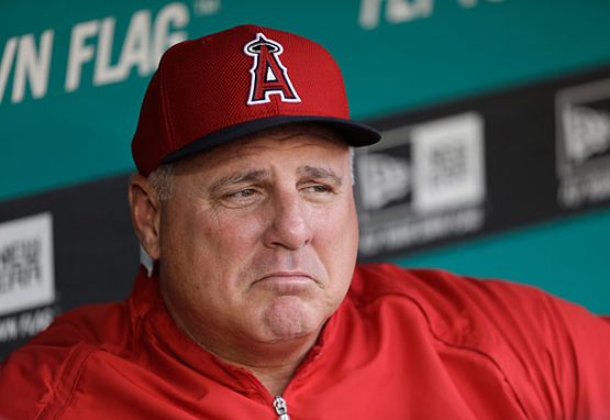mike-scioscia-ap2