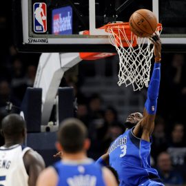 1510545094-Mavericks-Timberwolves-Basketball