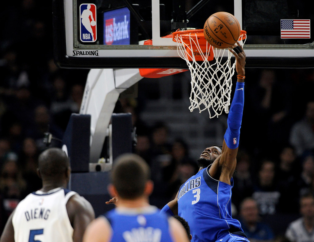 1510545094-Mavericks-Timberwolves-Basketball
