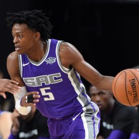 Sacramento Kings v Los Angeles Lakers