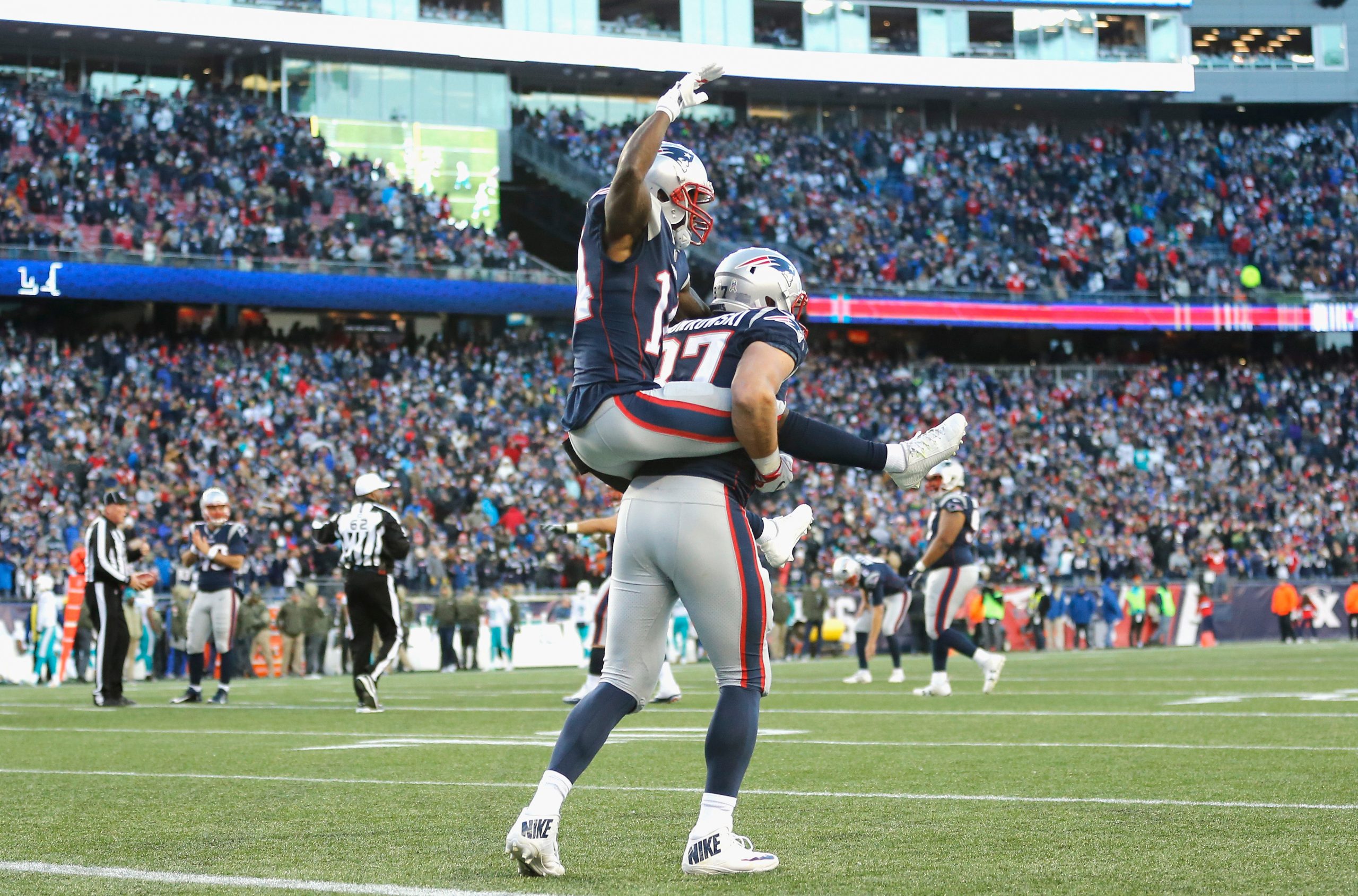 Miami Dolphins v New England Patriots