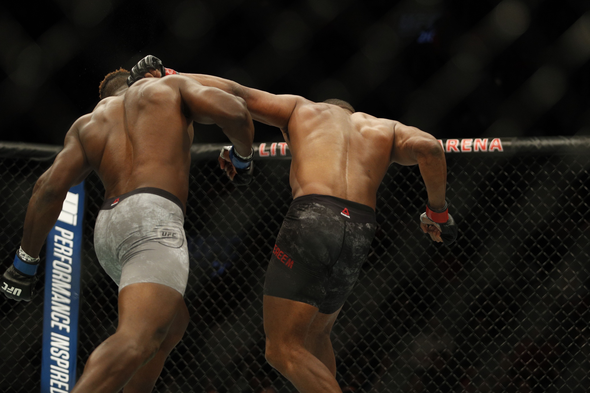 francis ngannou vs alistair overeem