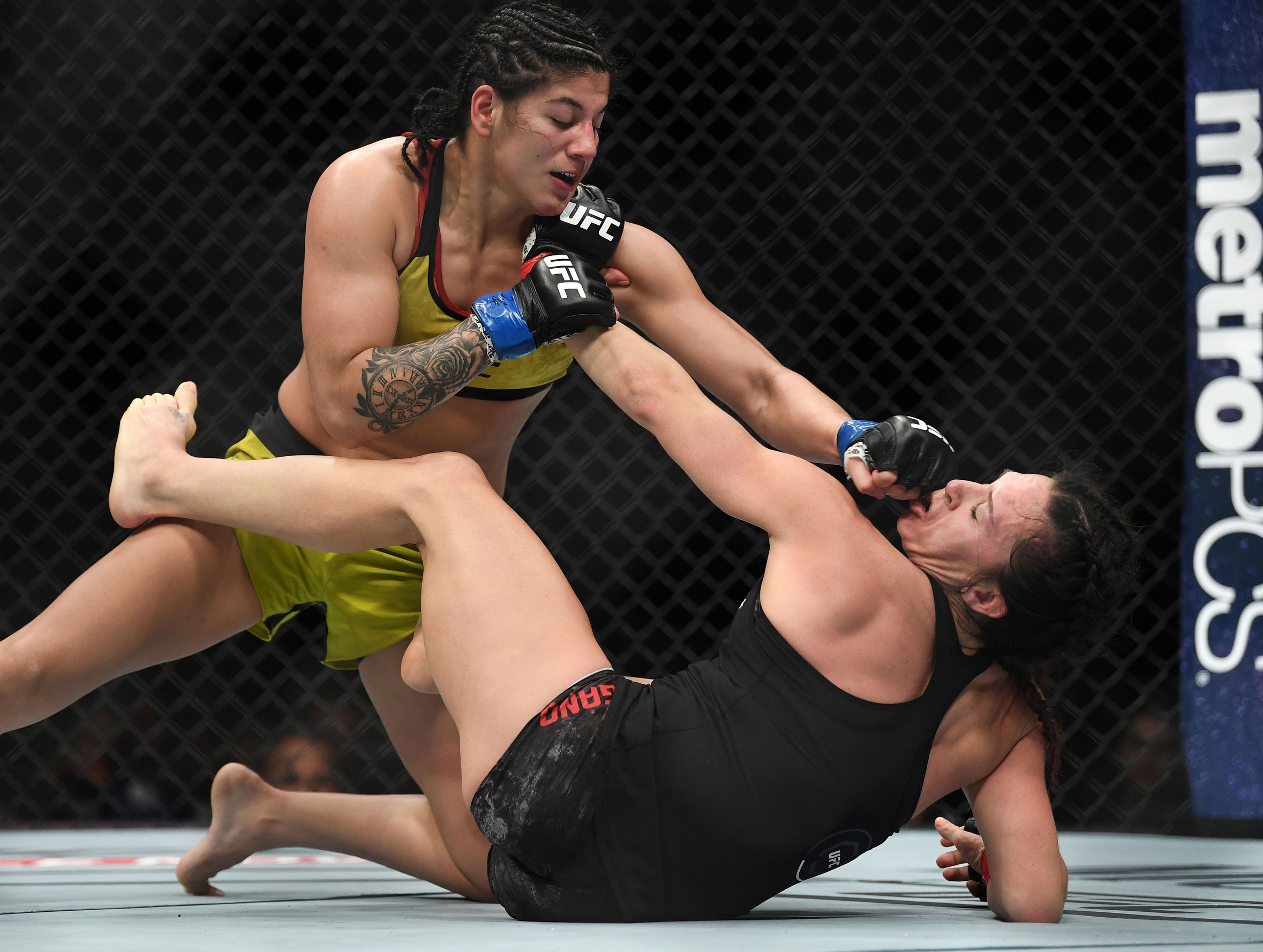 ketlen vieira punches cat zingano