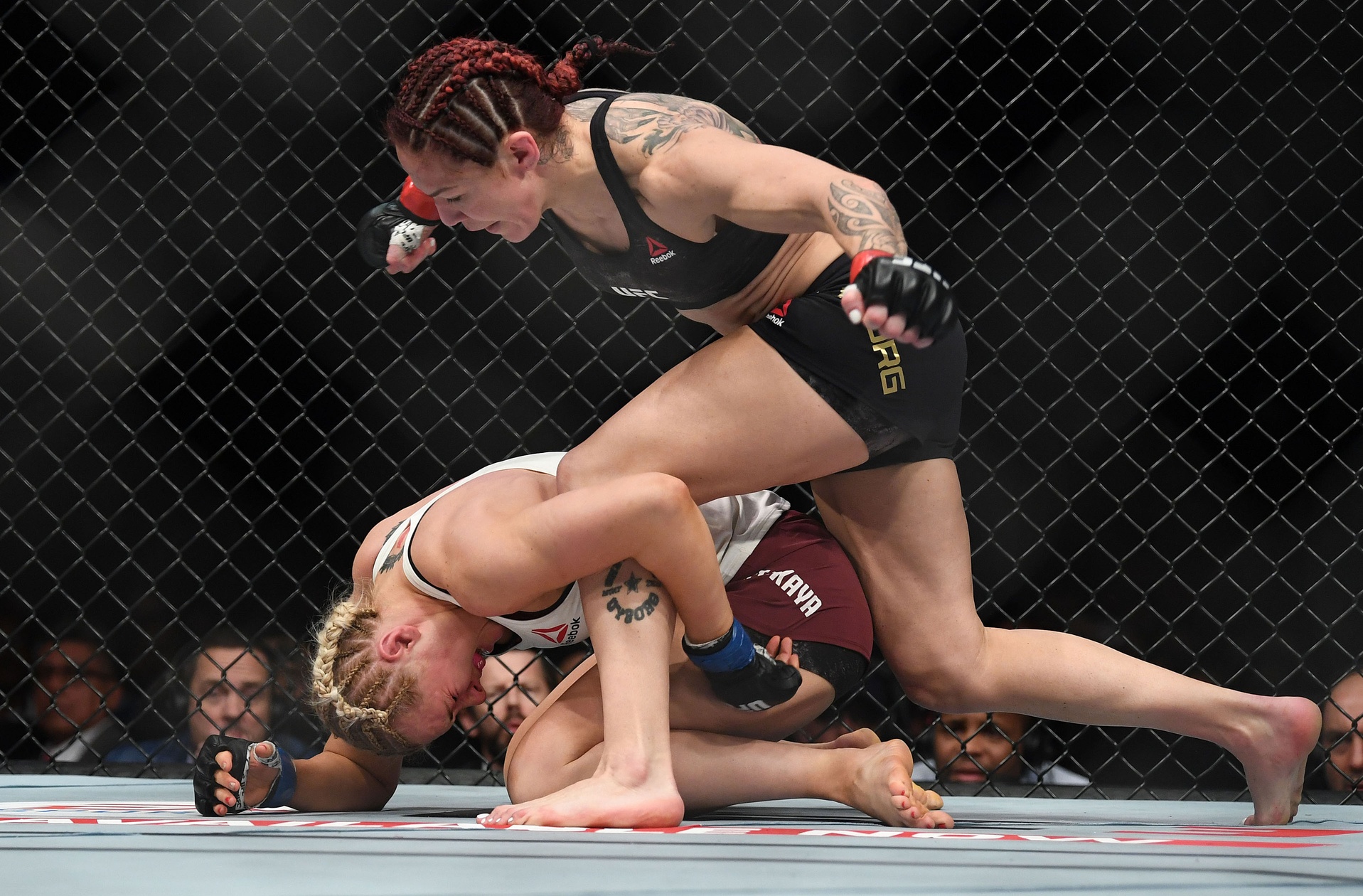 cris cyborg punches yana kunitskaya
