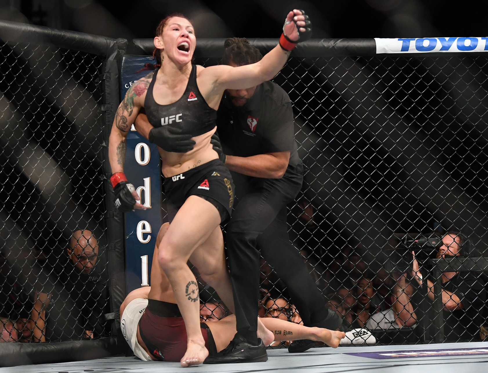 cris cyborg celebrates win over yana kunitskaya