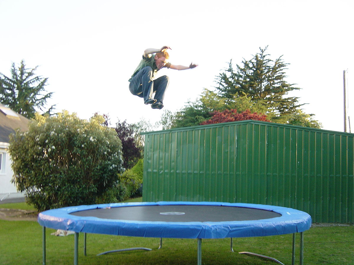 1200px-Hometrampoline