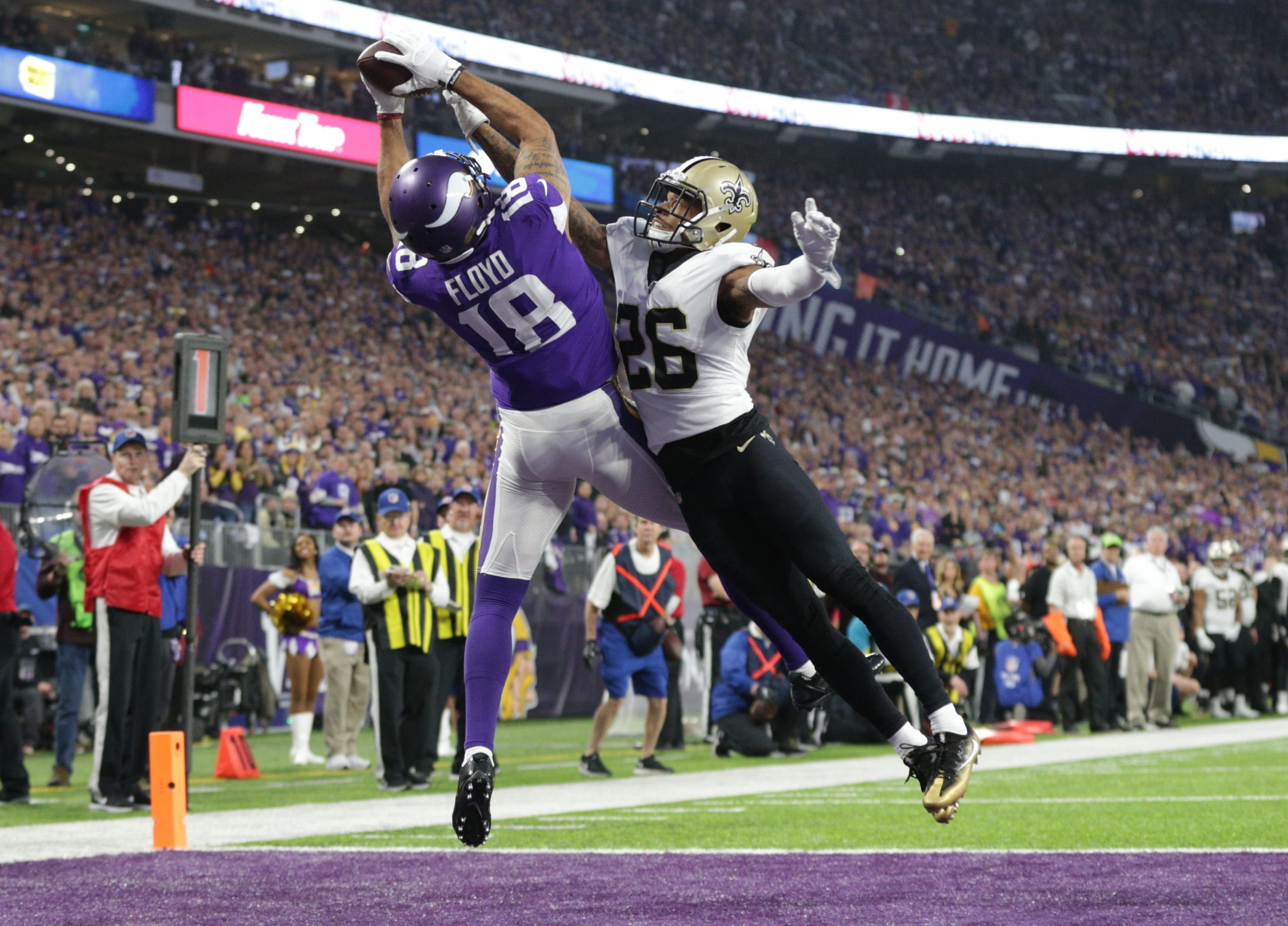 NFL: NFC Divisional Playoff-New Orleans Saints at Minnesota Vikings
