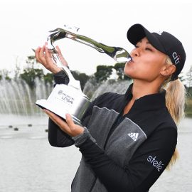 2018-buick-lpga-shanghai-danielle-kang-kisses-trophy