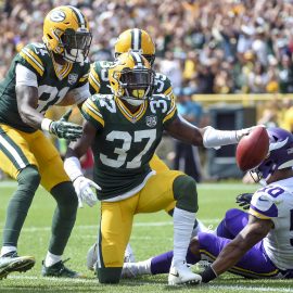 NFL: Minnesota Vikings at Green Bay Packers