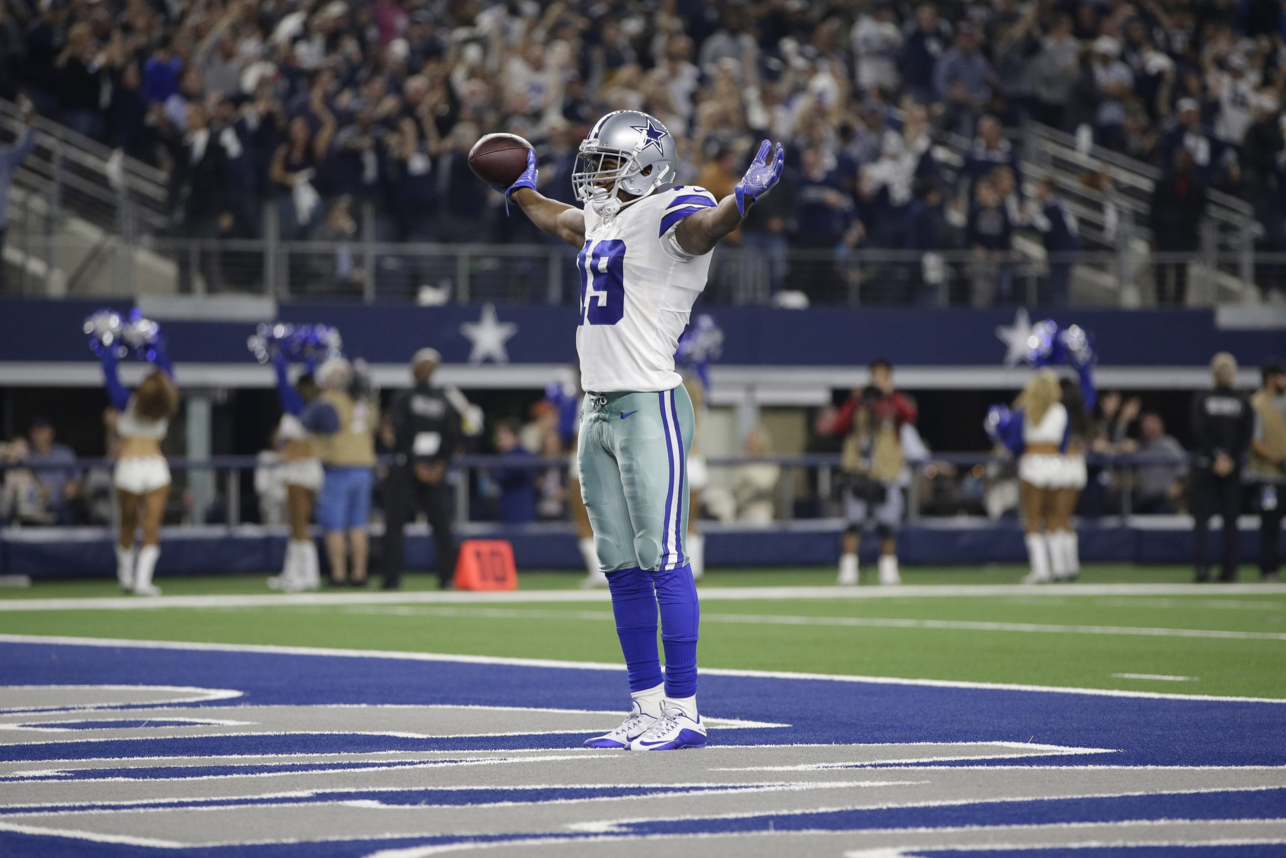 NFL: Philadelphia Eagles at Dallas Cowboys