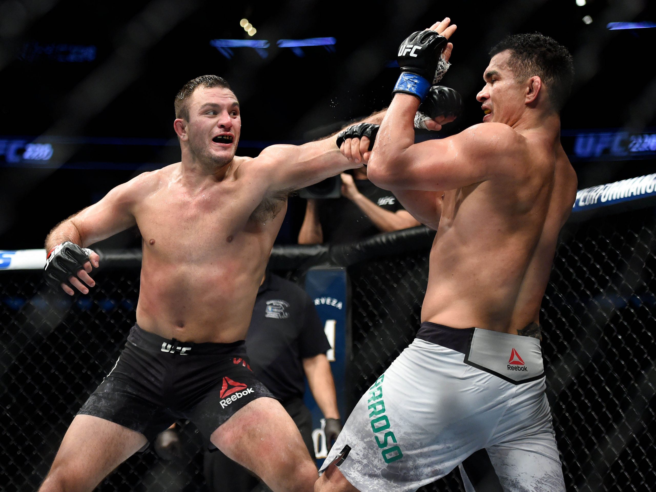 MMA: UFC 220- Villante vs Barroso